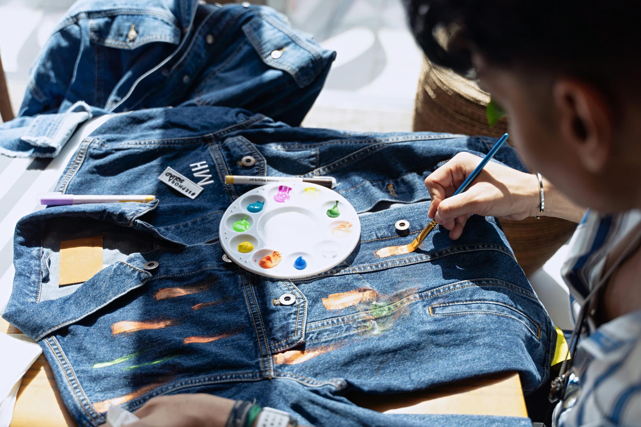 DIY Fashion and Upcycling: Transforming Old Clothes into Trendy Sustainable Style